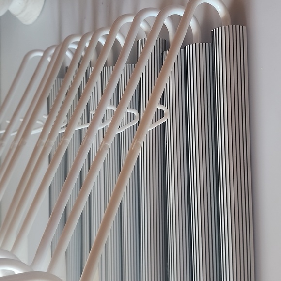 10 pieces of Super Tuff, Unique Hangers. - Picture 3 of 7